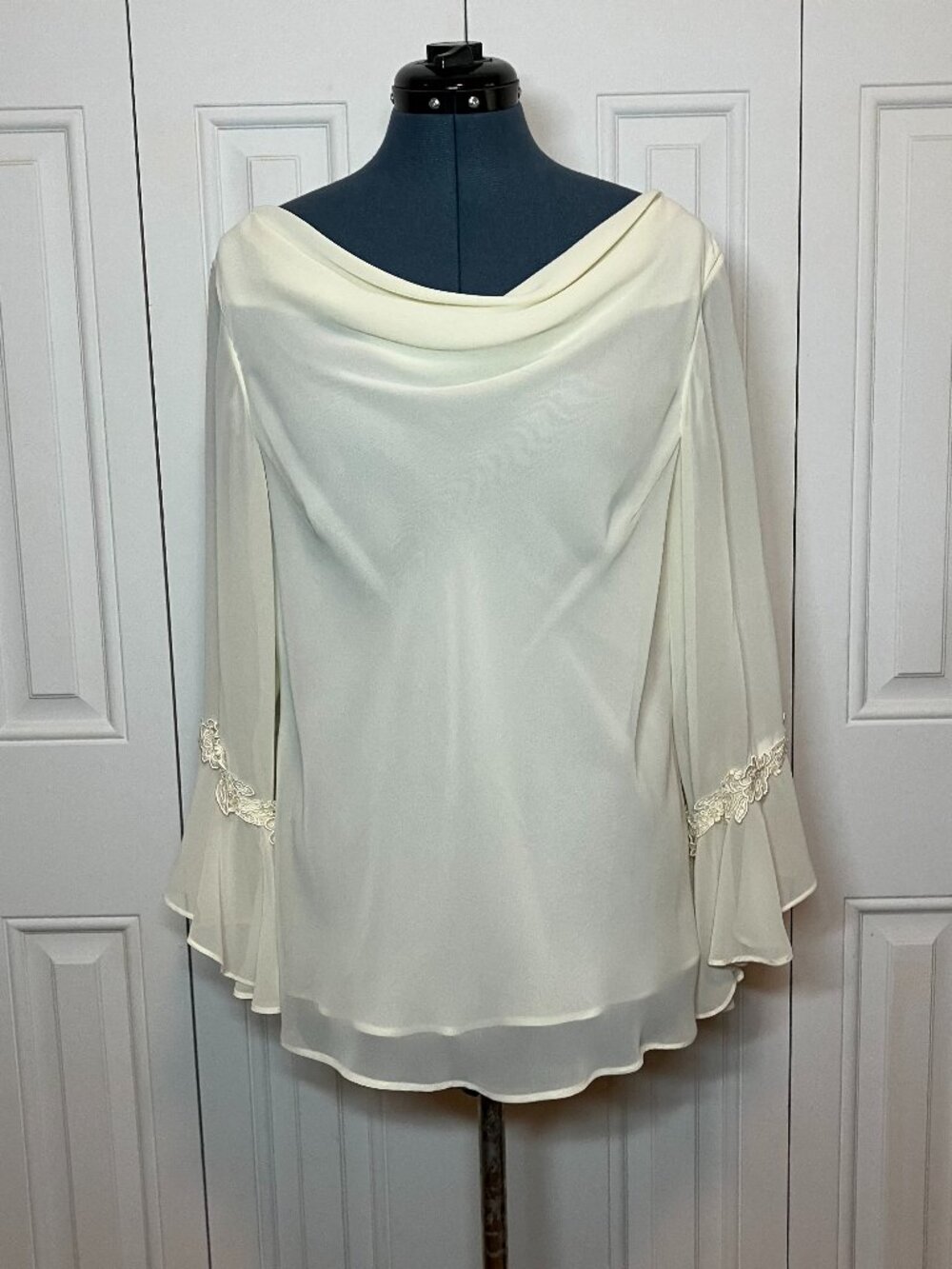 Studio I Elegant Ivory Blouse Size 16